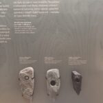 Instalace expozice Archeologie Českého ráje
