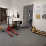 Instalace expozice Archeologie Českého ráje